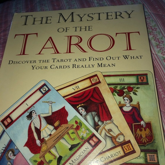 The Mystery of the Tarot Book - Picture 1 of 10